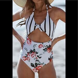 CUPSHE Sweet Honey Bowknot One-Piece Swimsuit